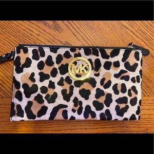 Michael kors wristlet